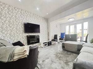 Family/dining room- click for photo gallery